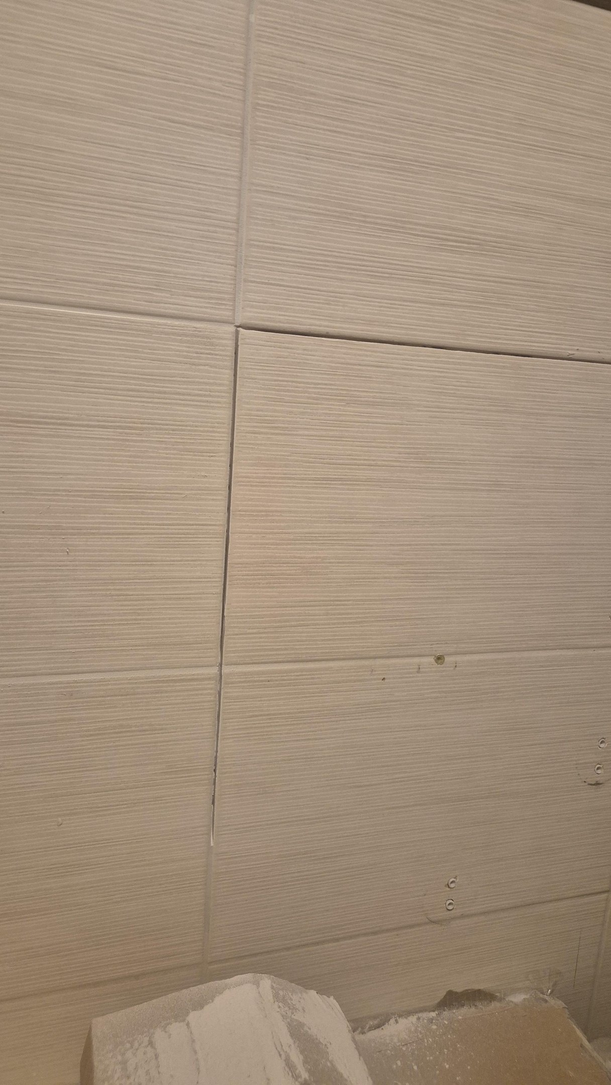Repair of damaged tiles 1 – cutting
